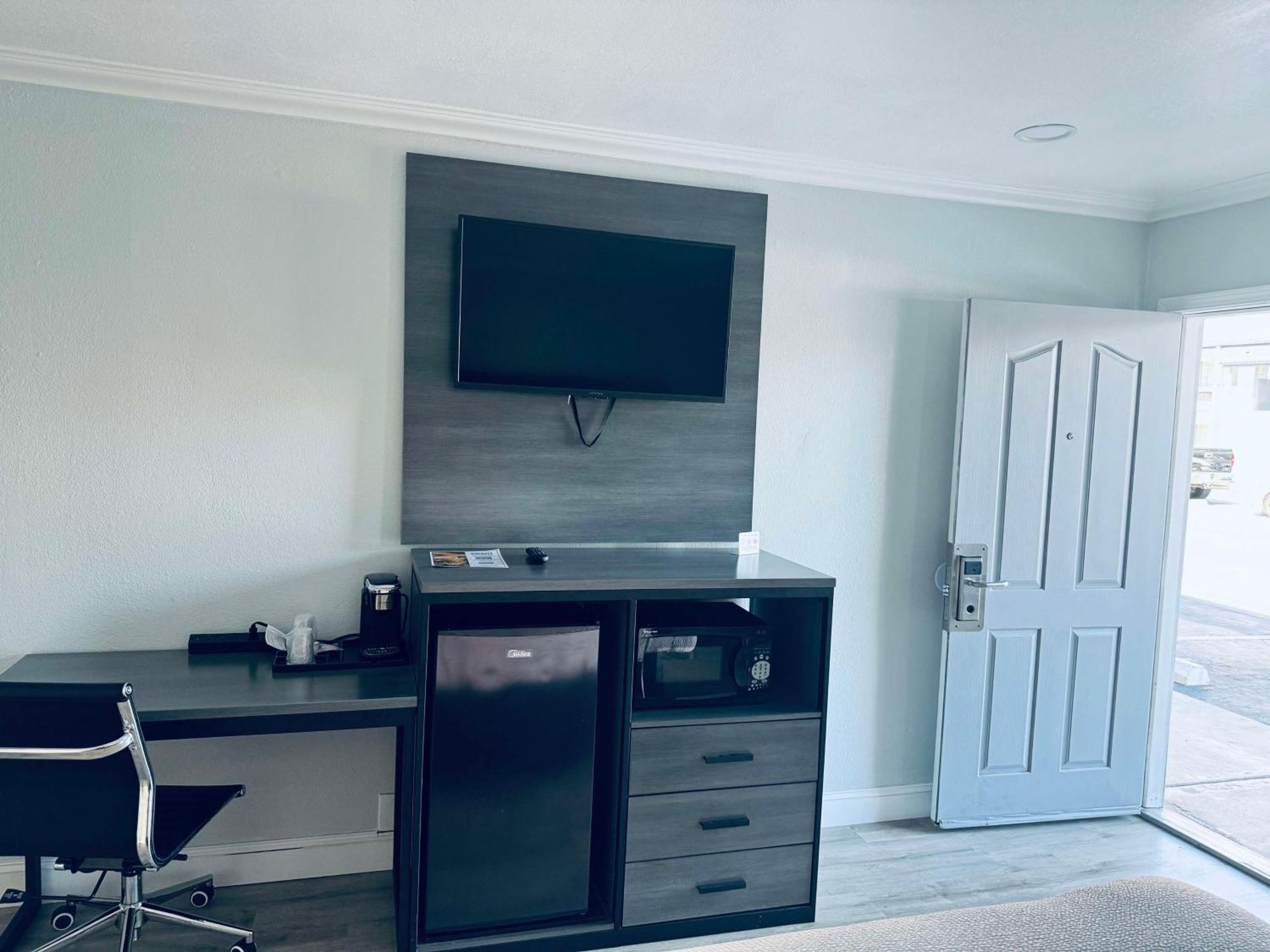 Surestay By Western Motel Fresno