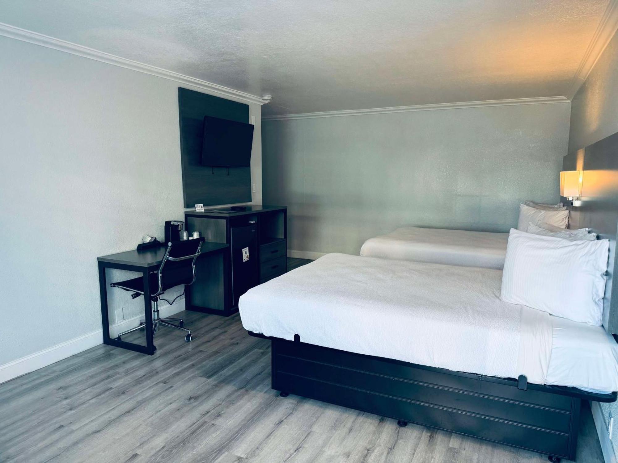 Surestay By Western Fresno