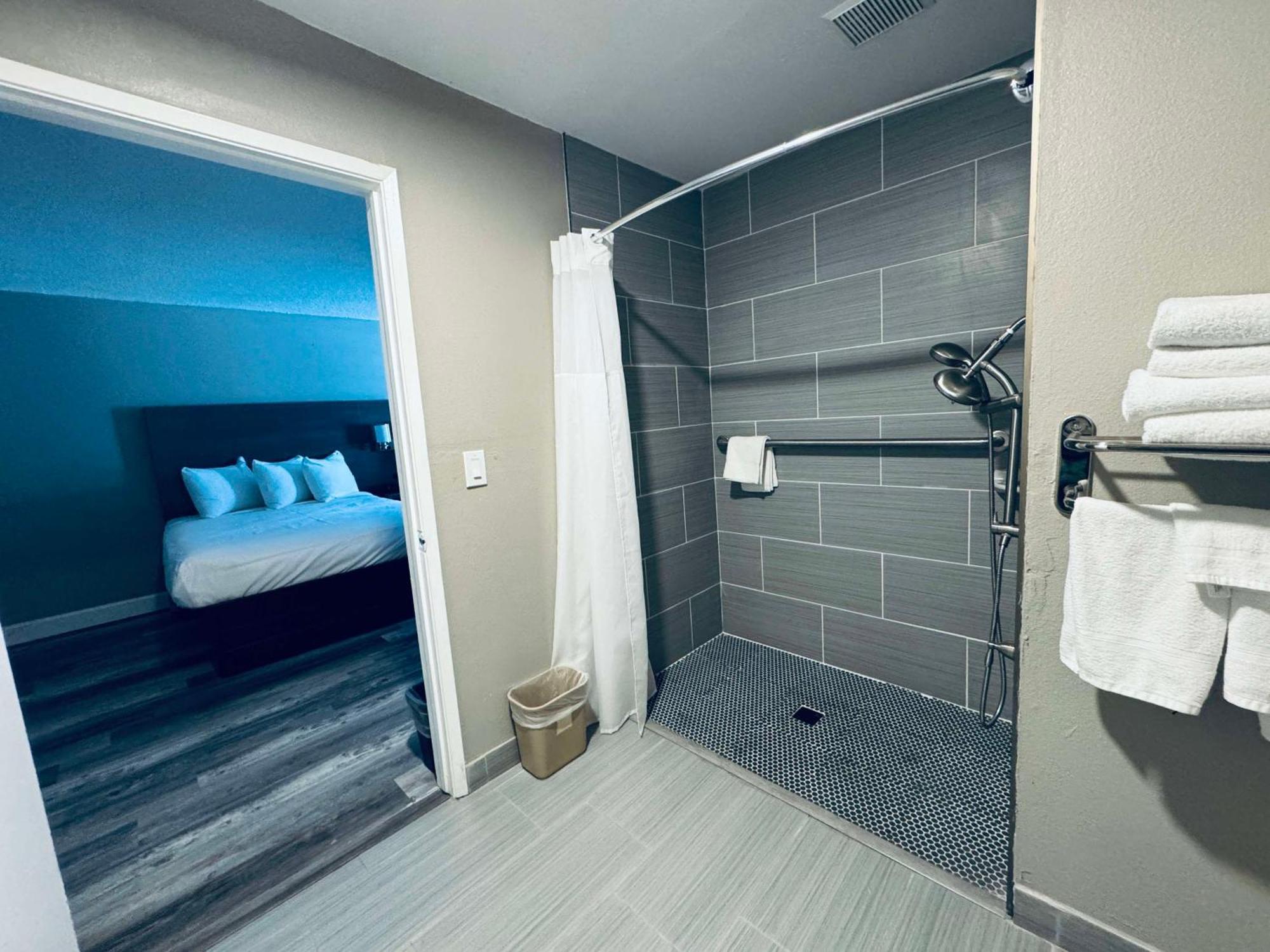Motel Surestay By Western Fresno