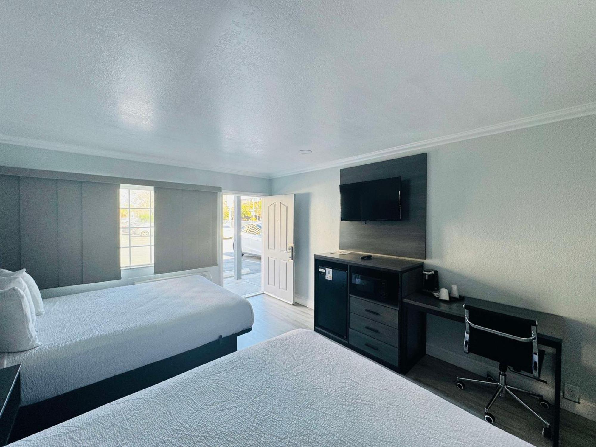 Surestay By Western Motel Fresno