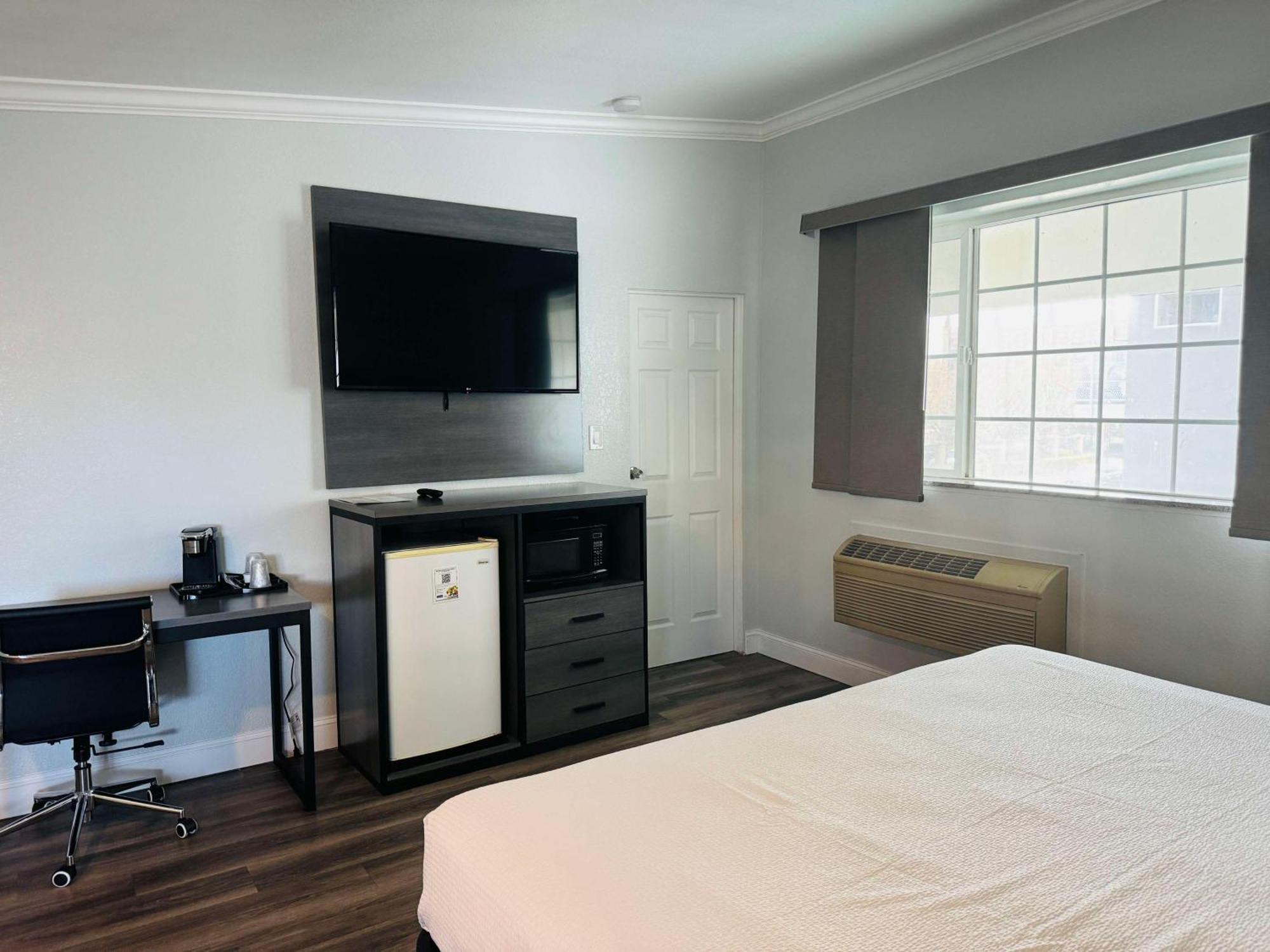 Motel Surestay By Western Fresno