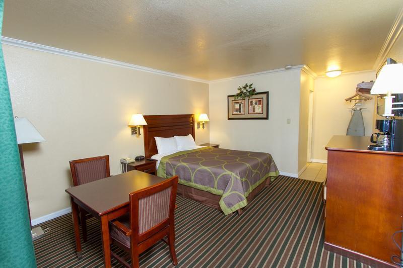 Motel Surestay By Western Fresno