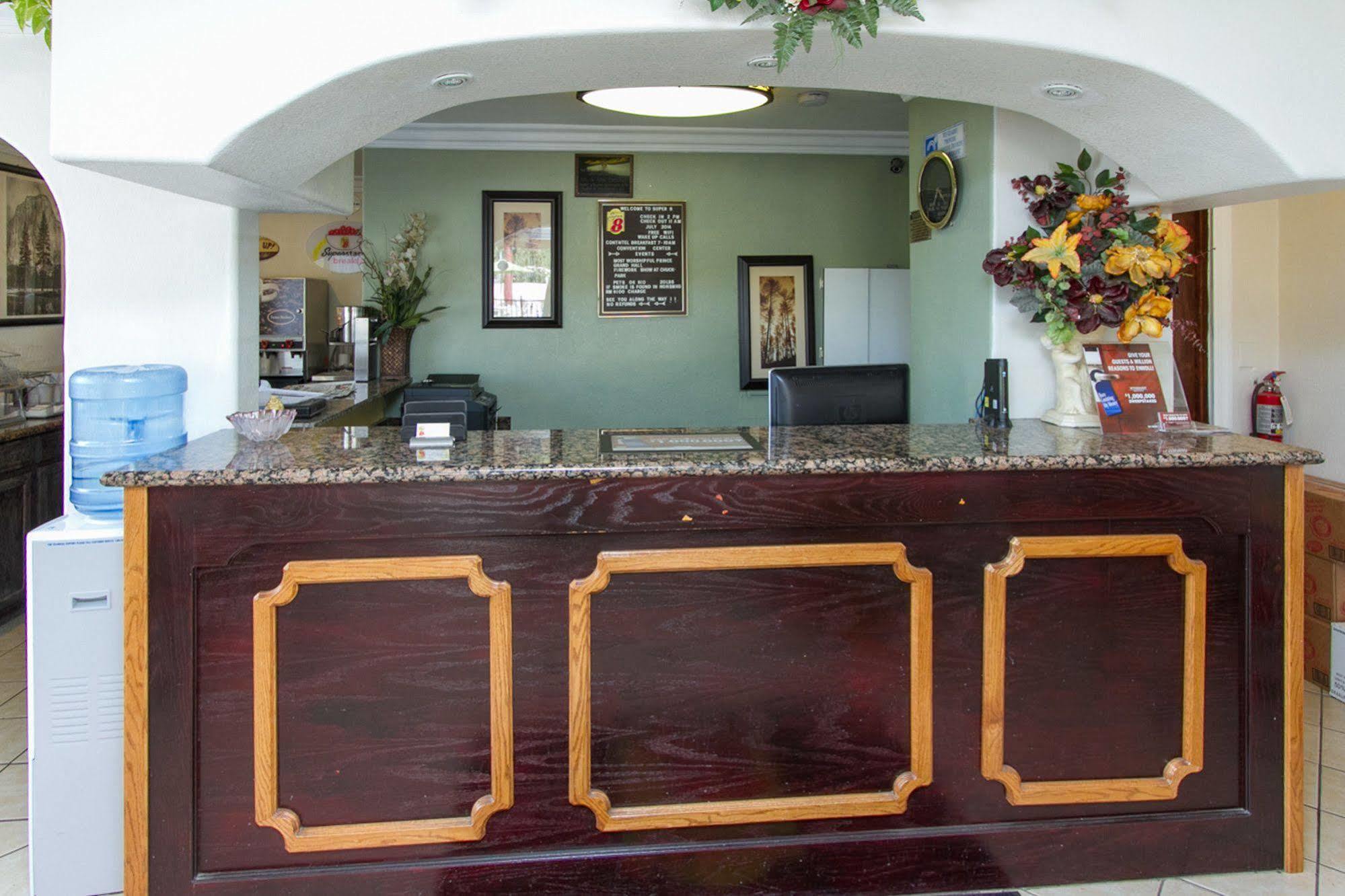 Surestay By Western 2* Fresno